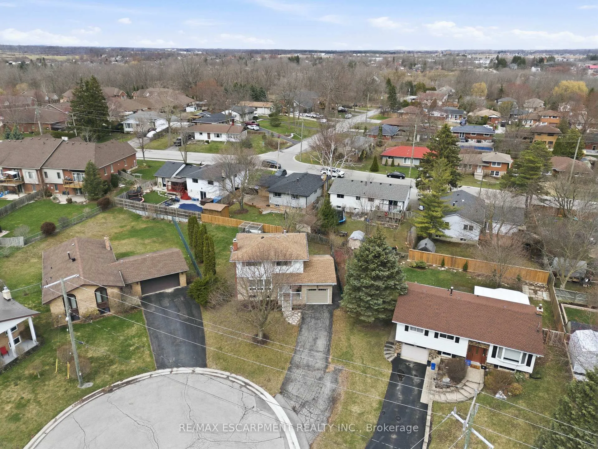 Photo 38 of 102 Dundee Drive, Haldimand — HOMEH