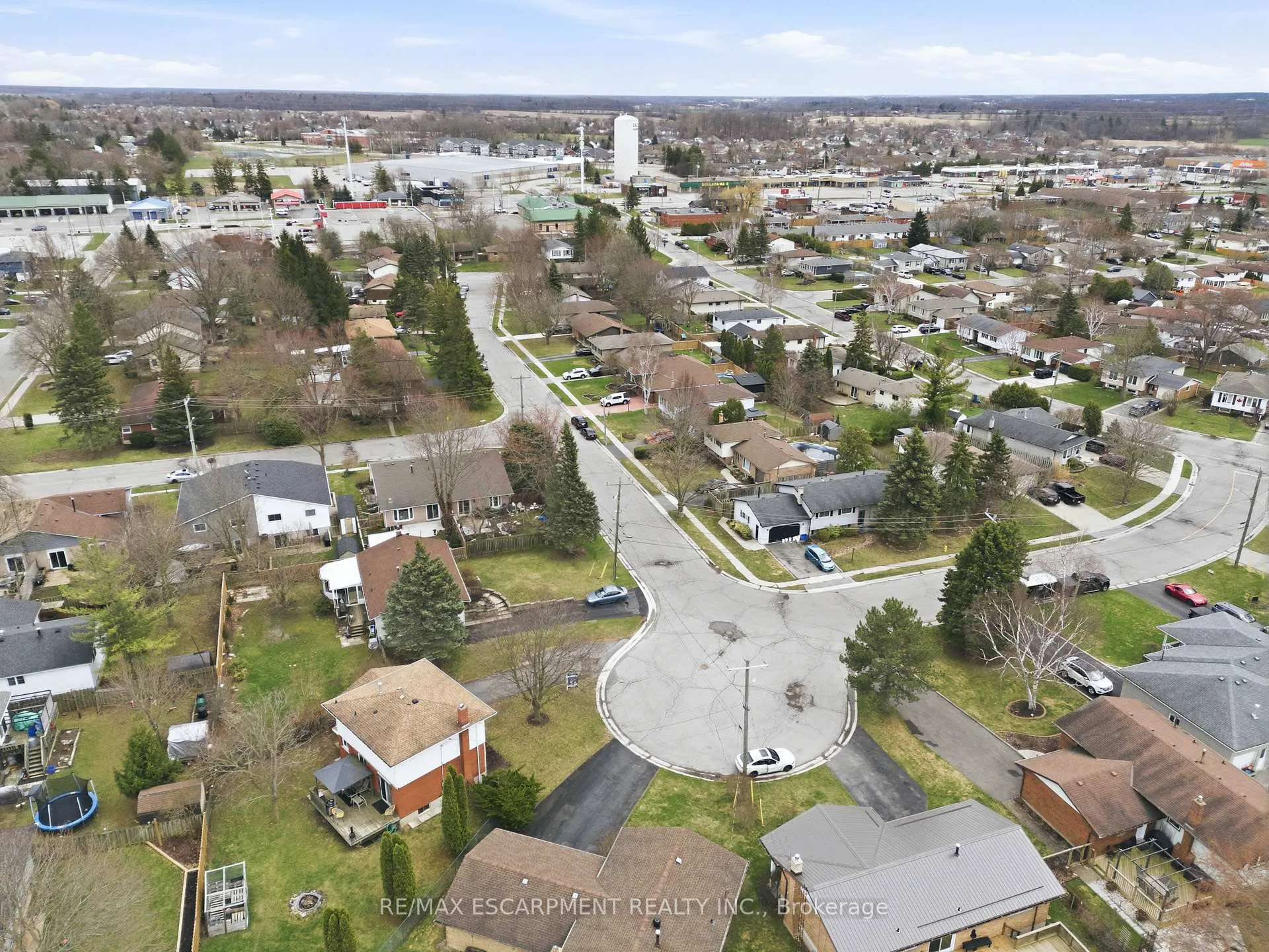 Photo 39 of 102 Dundee Drive, Haldimand — HOMEH