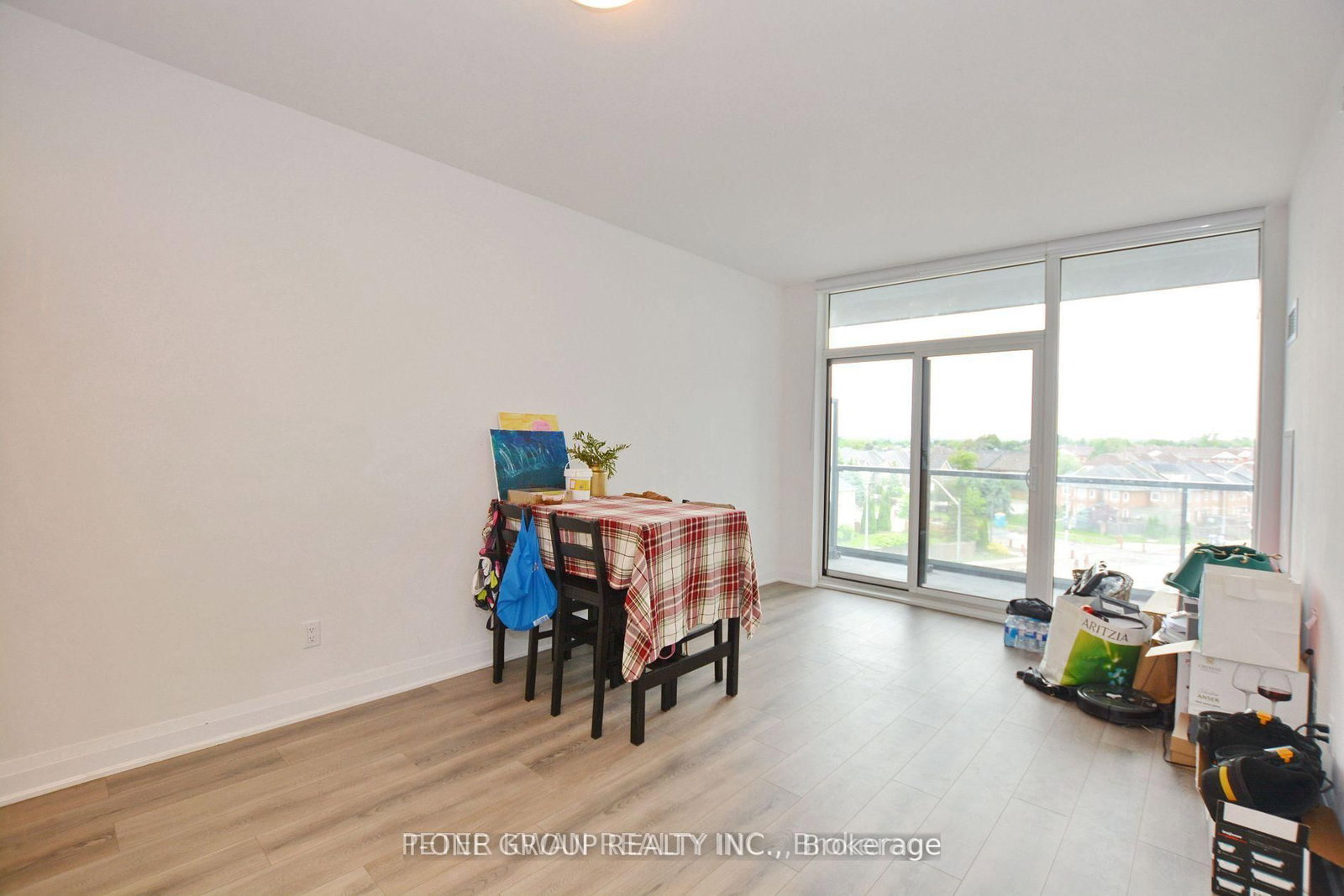 Photo 2 of Unit 407, 10 Gatineau Dr, Vaughan, Beverley Glen — HOMEH