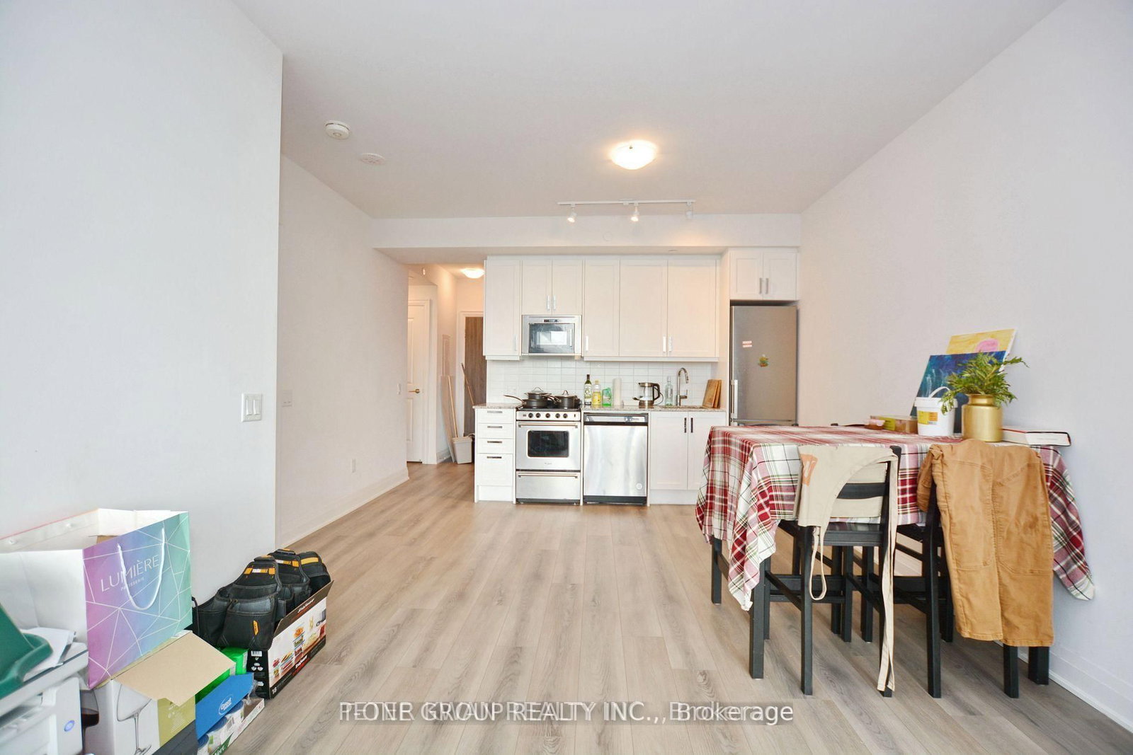 Photo 10 of Unit 407, 10 Gatineau Dr, Vaughan, Beverley Glen — HOMEH