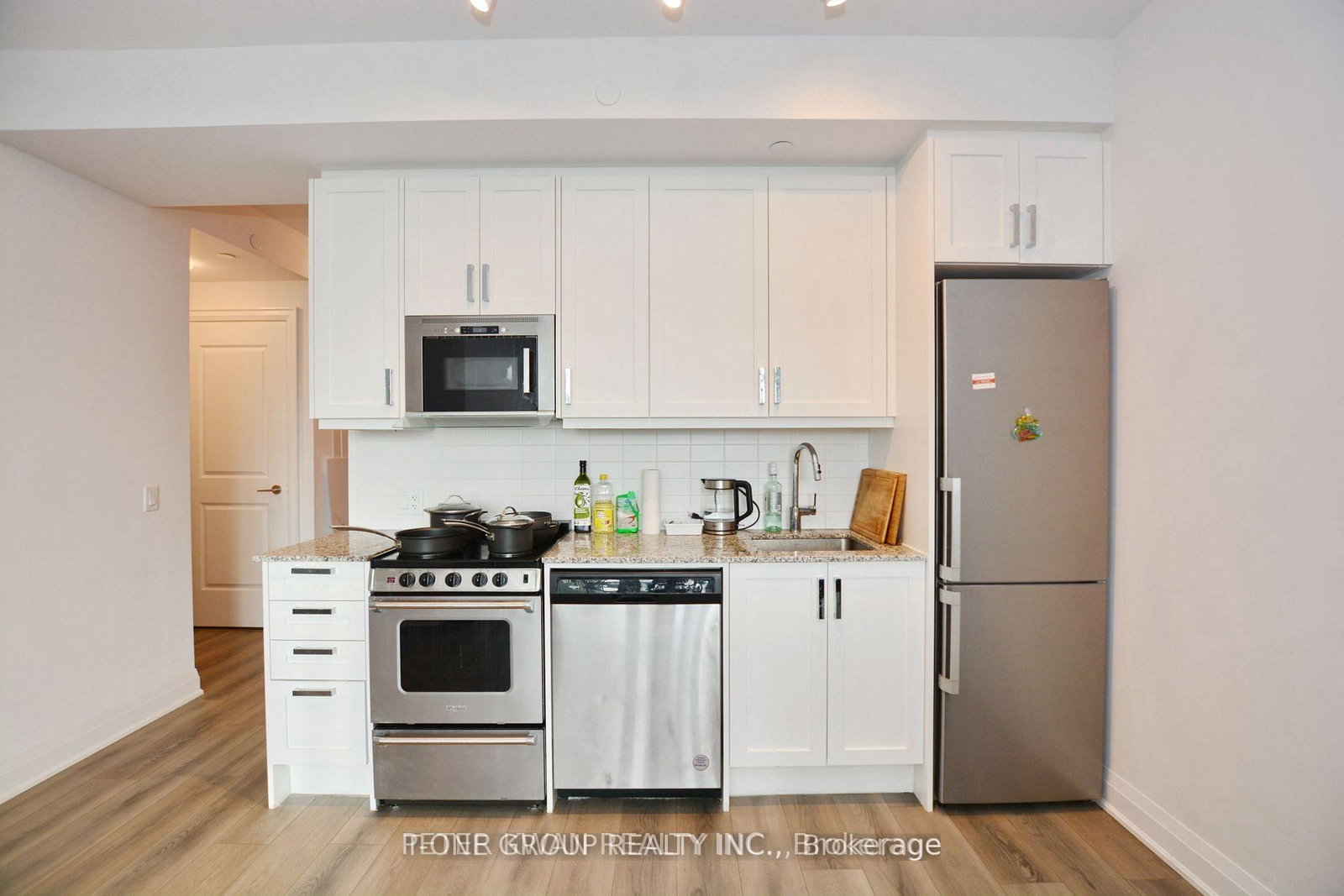 Photo 4 of Unit 407, 10 Gatineau Dr, Vaughan, Beverley Glen — HOMEH