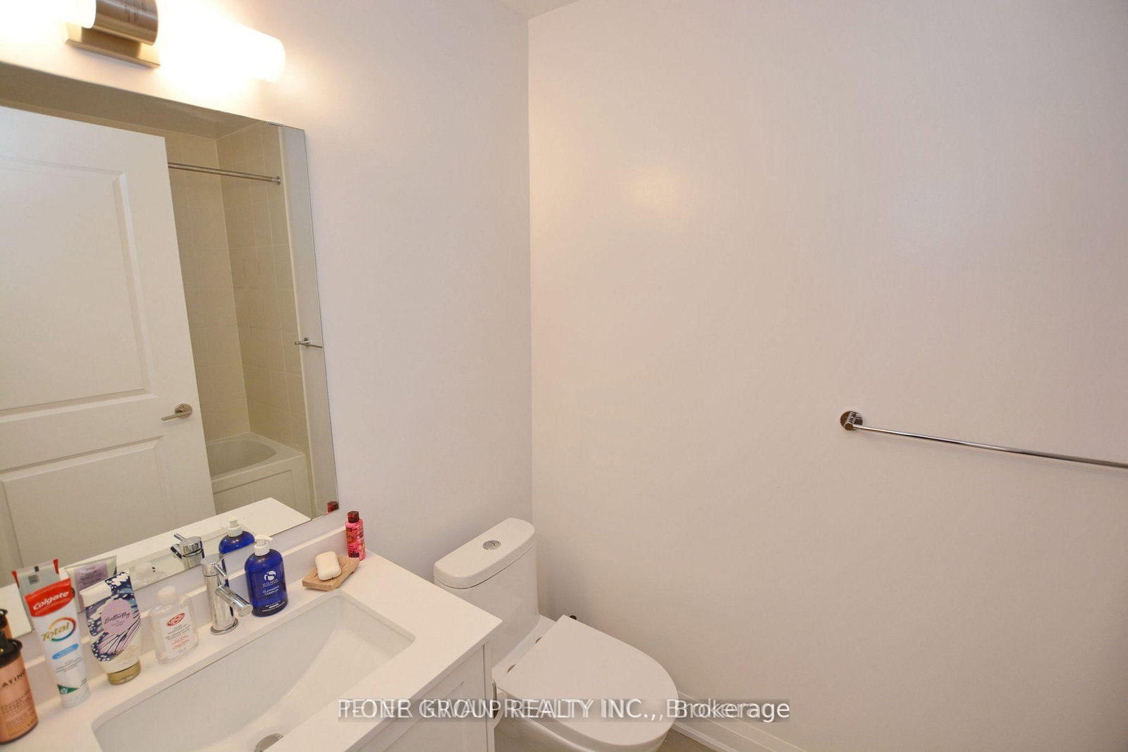 Photo 5 of Unit 407, 10 Gatineau Dr, Vaughan, Beverley Glen — HOMEH