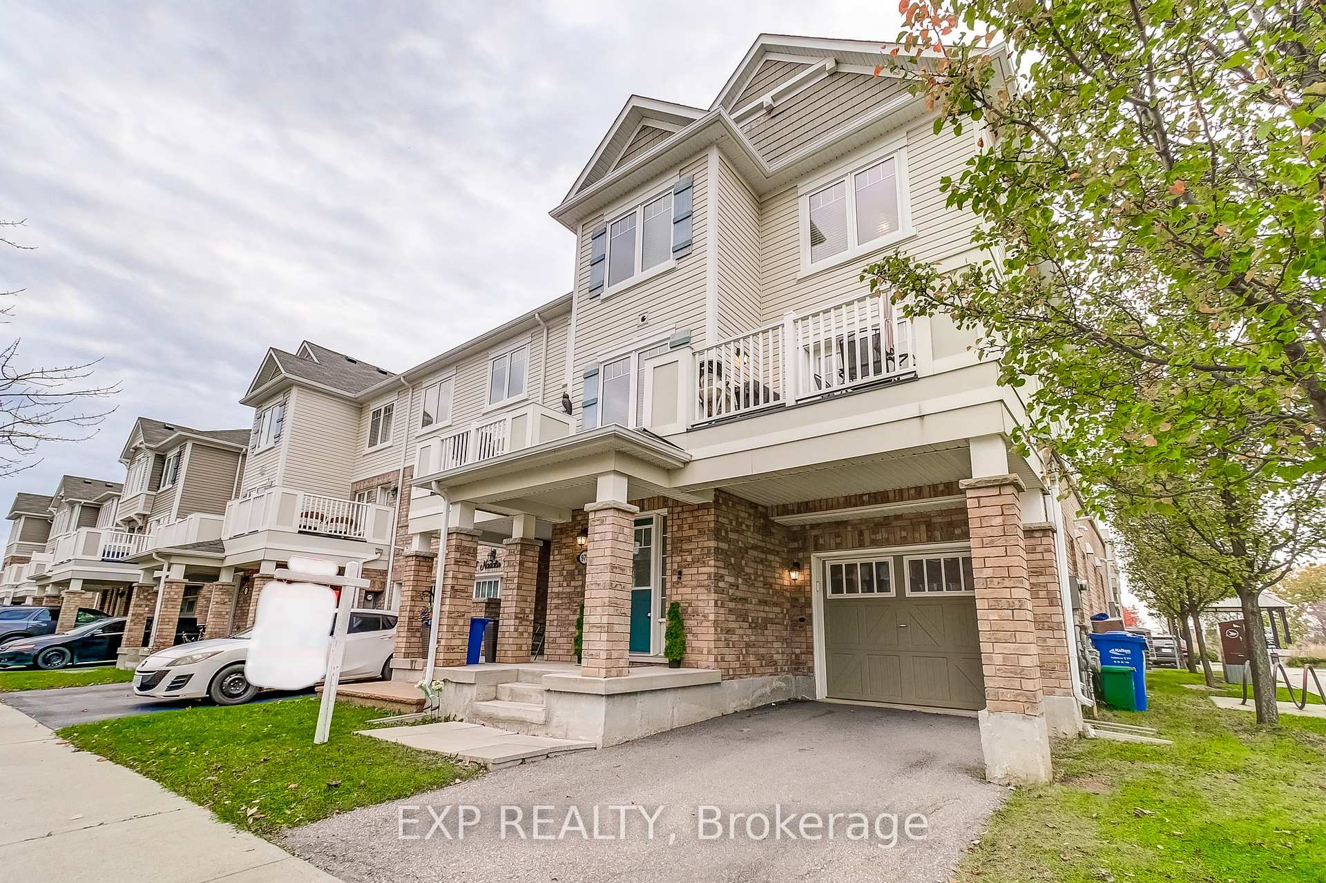 Front of 979 Nadalin Heights