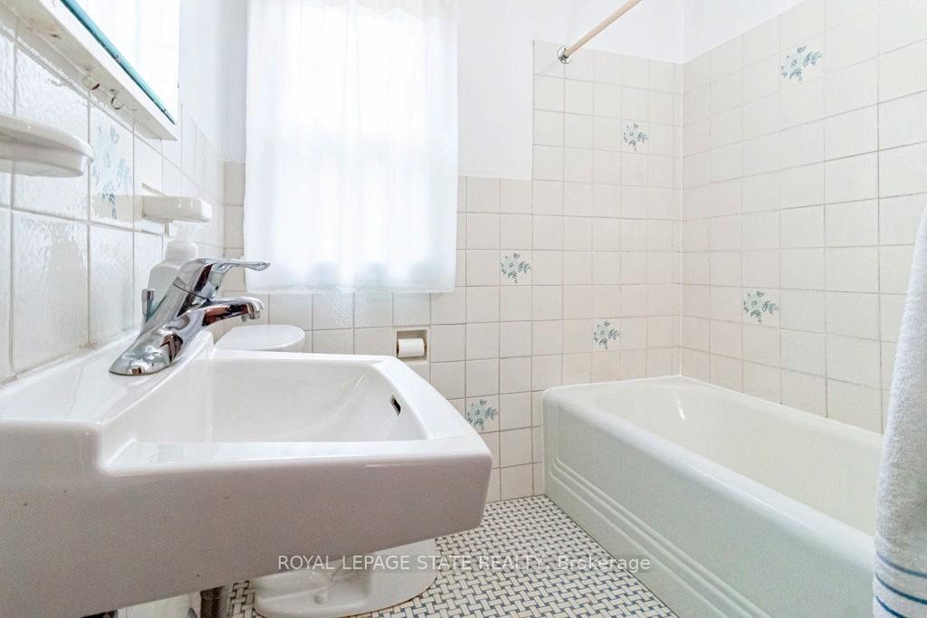 Photo 19 of 86 Dromore Crescent, Hamilton, Westdale — HOMEH