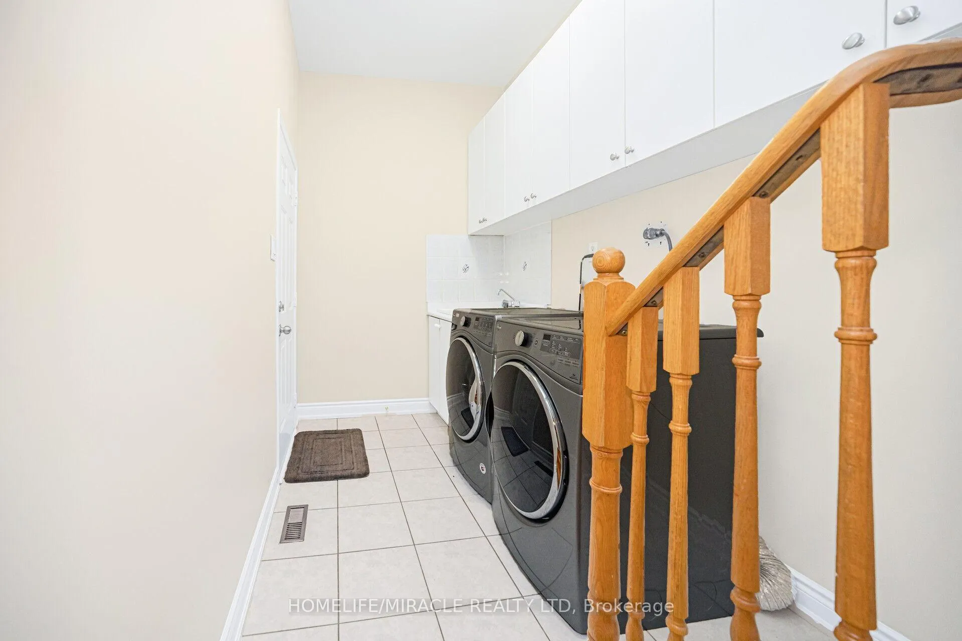 Photo 16 of 15 Starhill Crescent, Brampton, Sandringham-Wellington — HOMEH