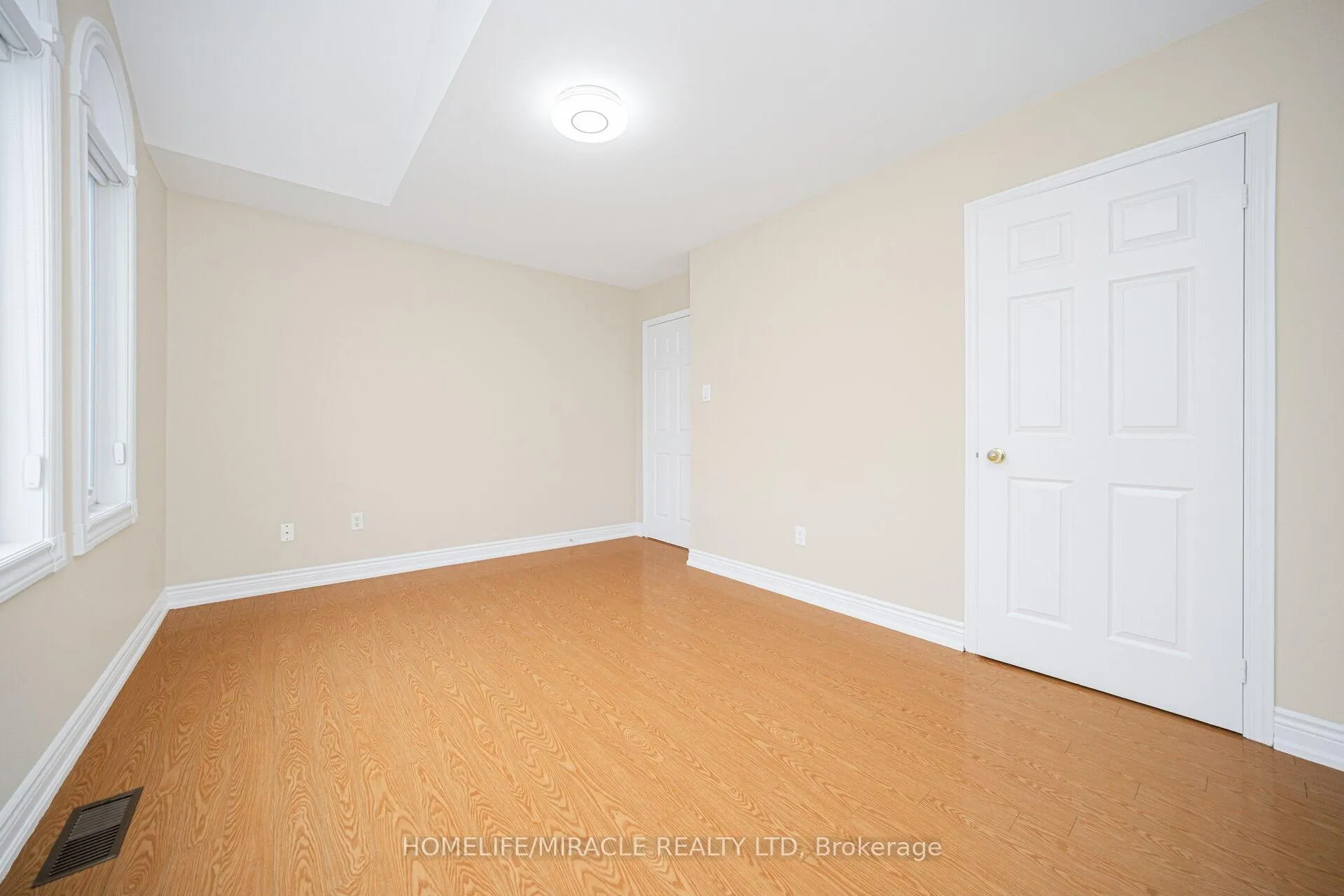 Photo 33 of 15 Starhill Crescent, Brampton, Sandringham-Wellington — HOMEH