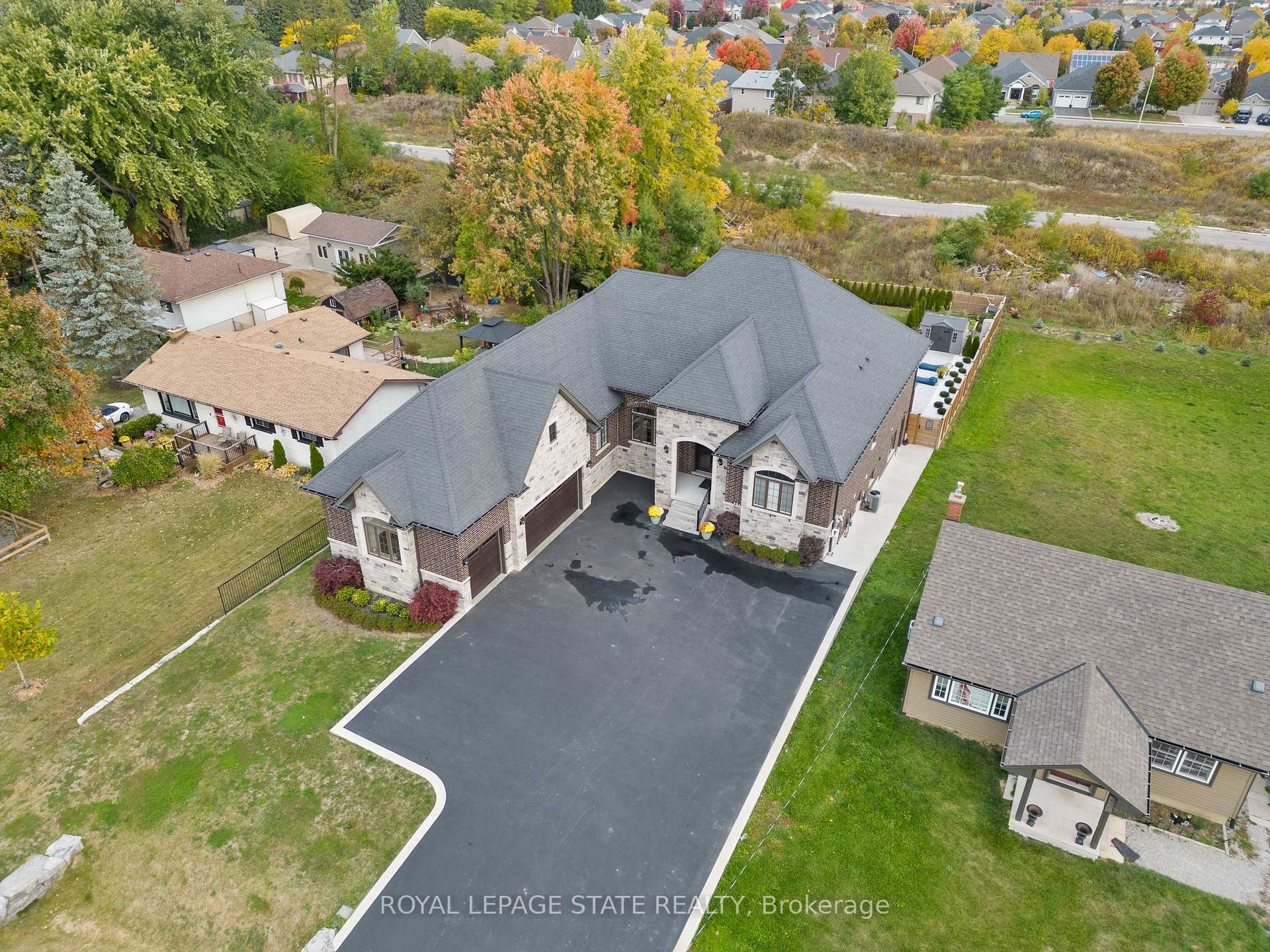 Photo 1 of 9848 Twenty Road W, Hamilton, Villages of Glancaster — HOMEH