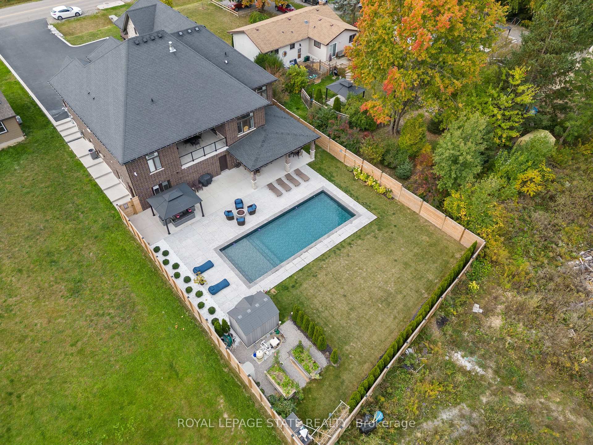 Photo 4 of 9848 Twenty Road W, Hamilton, Villages of Glancaster — HOMEH
