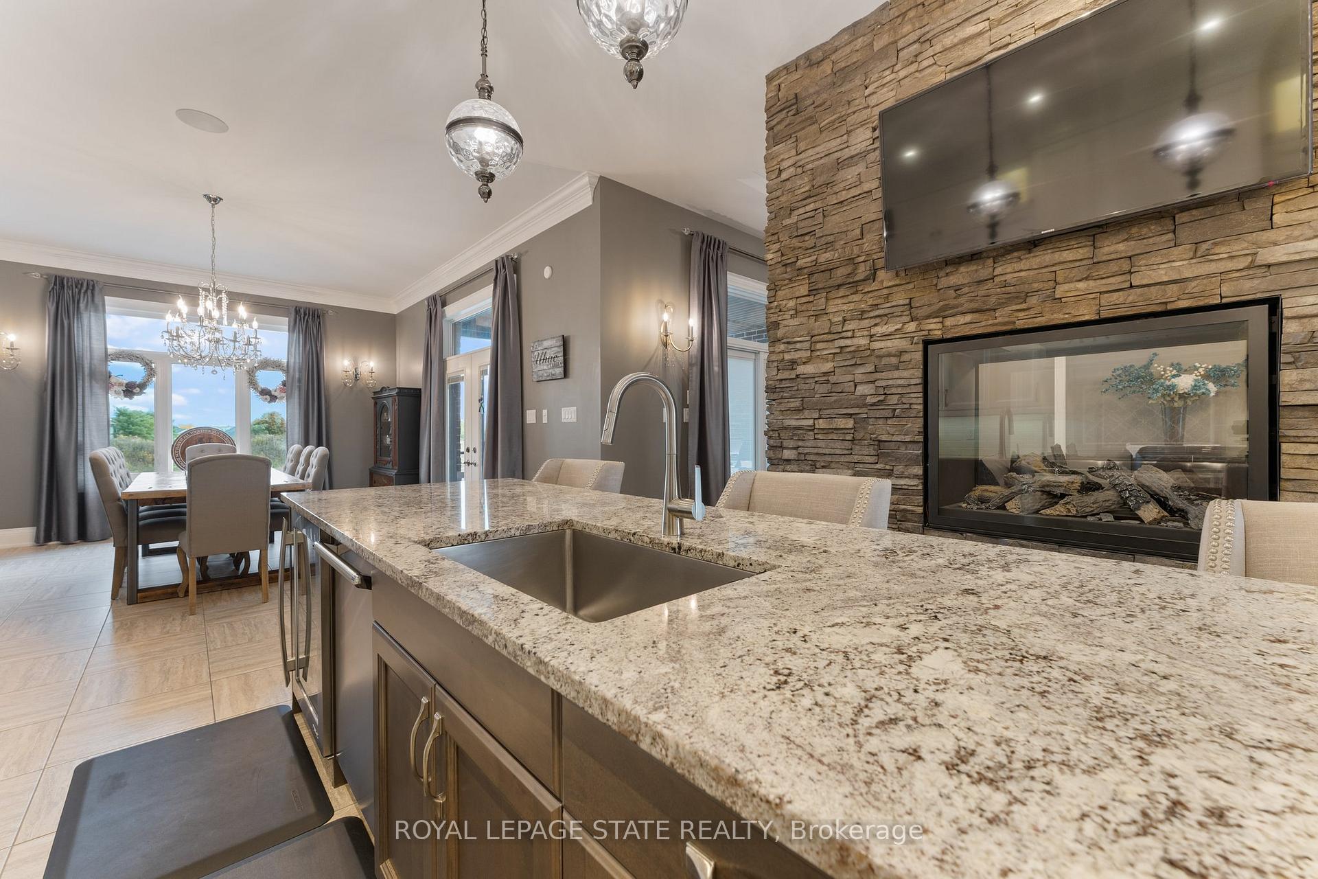 Photo 16 of 9848 Twenty Road W, Hamilton, Villages of Glancaster — HOMEH