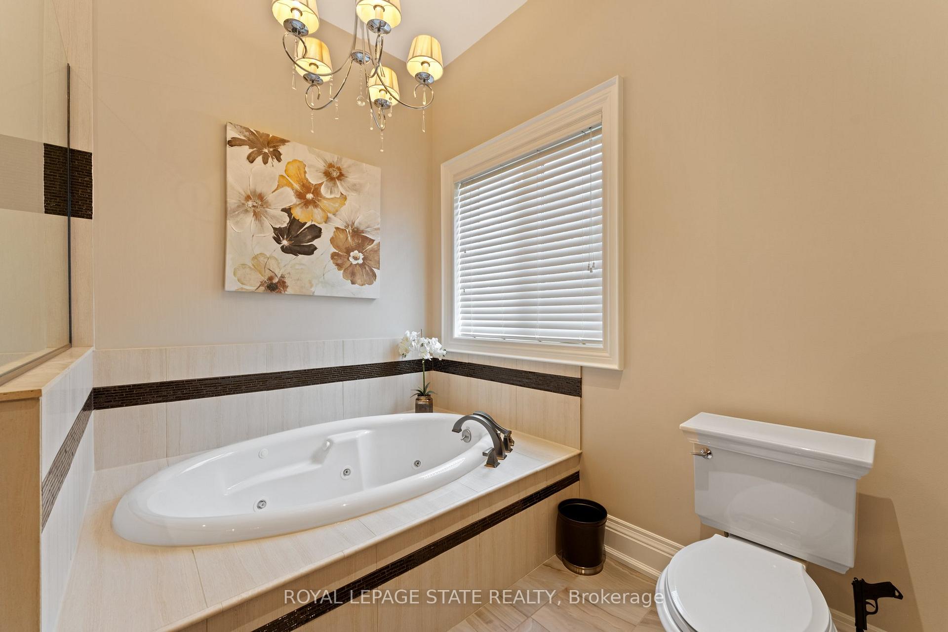 Photo 25 of 9848 Twenty Road W, Hamilton, Villages of Glancaster — HOMEH
