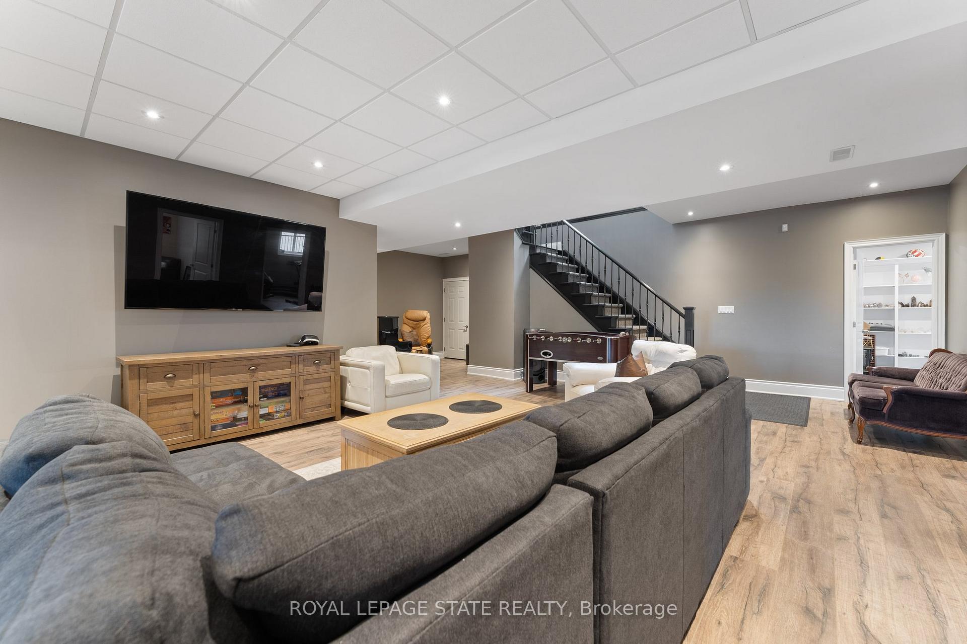 Photo 33 of 9848 Twenty Road W, Hamilton, Villages of Glancaster — HOMEH