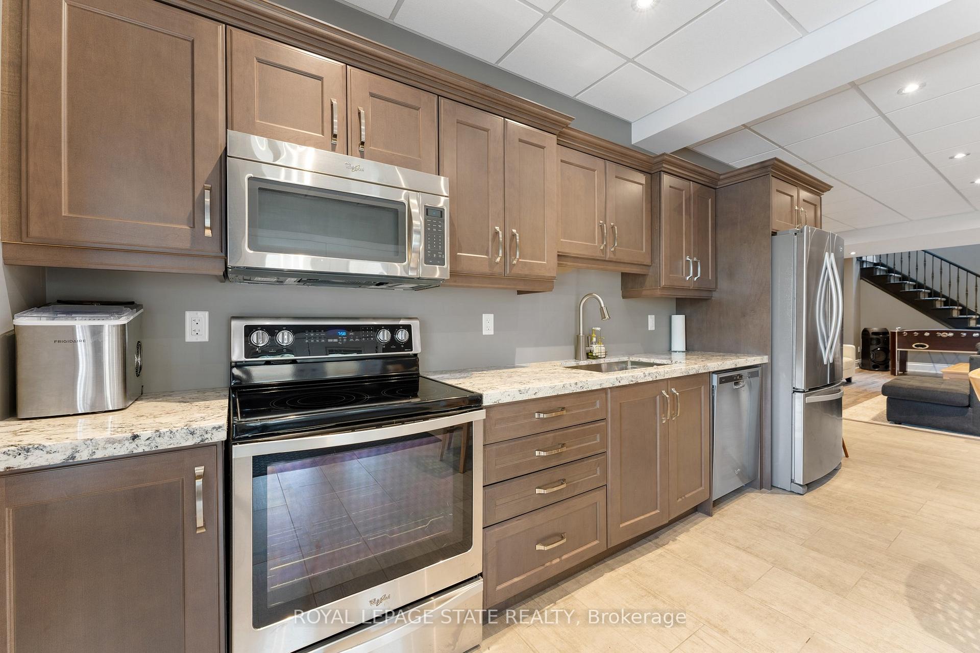 Photo 35 of 9848 Twenty Road W, Hamilton, Villages of Glancaster — HOMEH