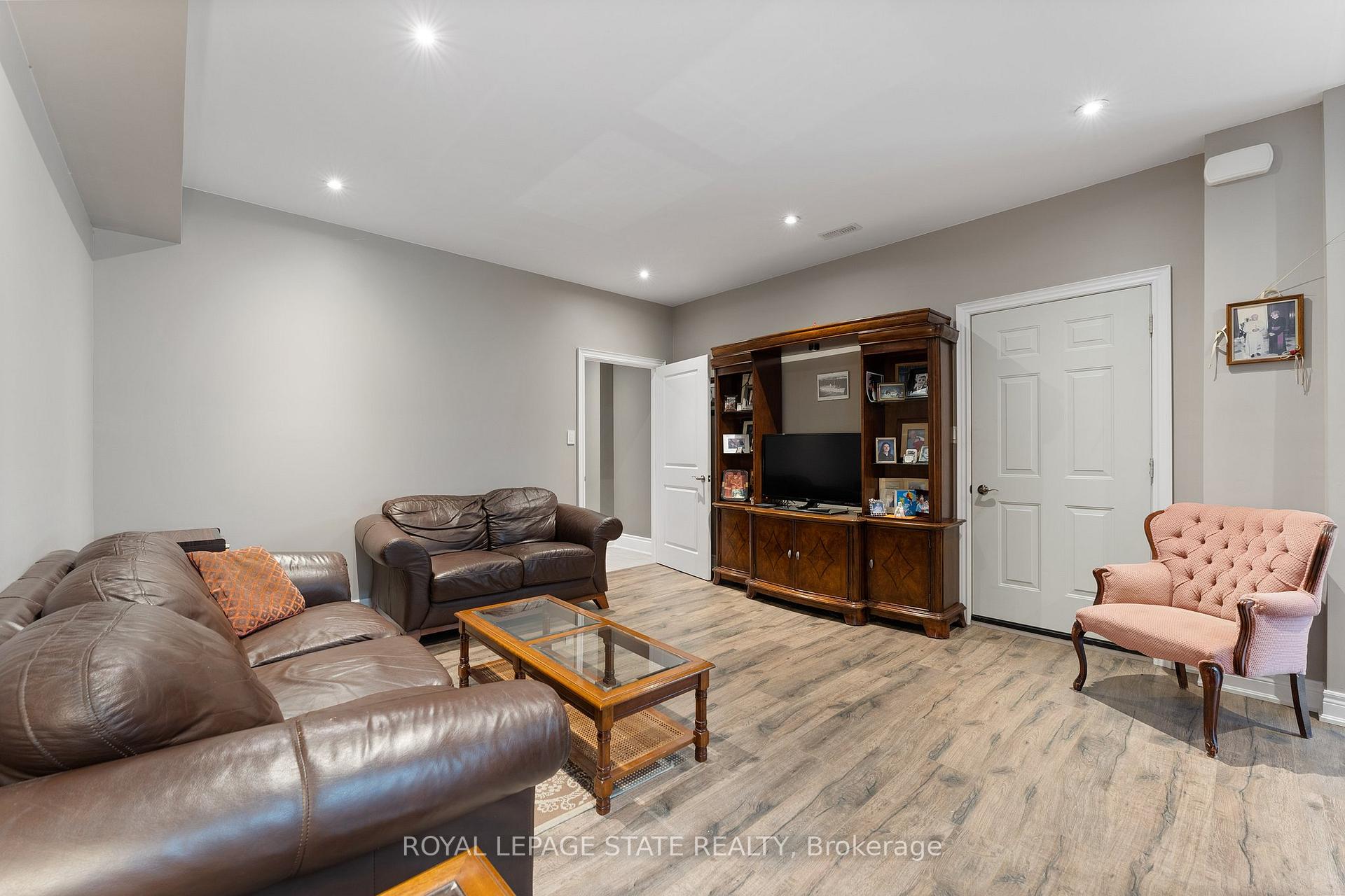 Photo 41 of 9848 Twenty Road W, Hamilton, Villages of Glancaster — HOMEH
