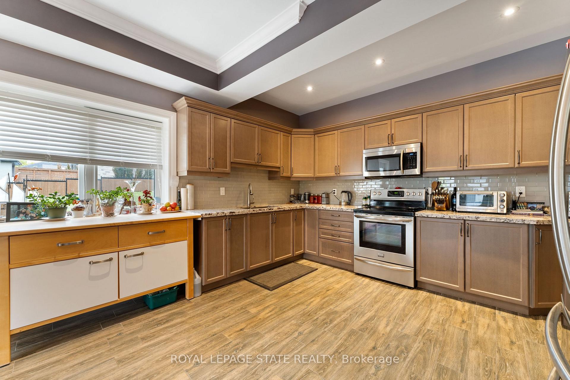 Photo 42 of 9848 Twenty Road W, Hamilton, Villages of Glancaster — HOMEH