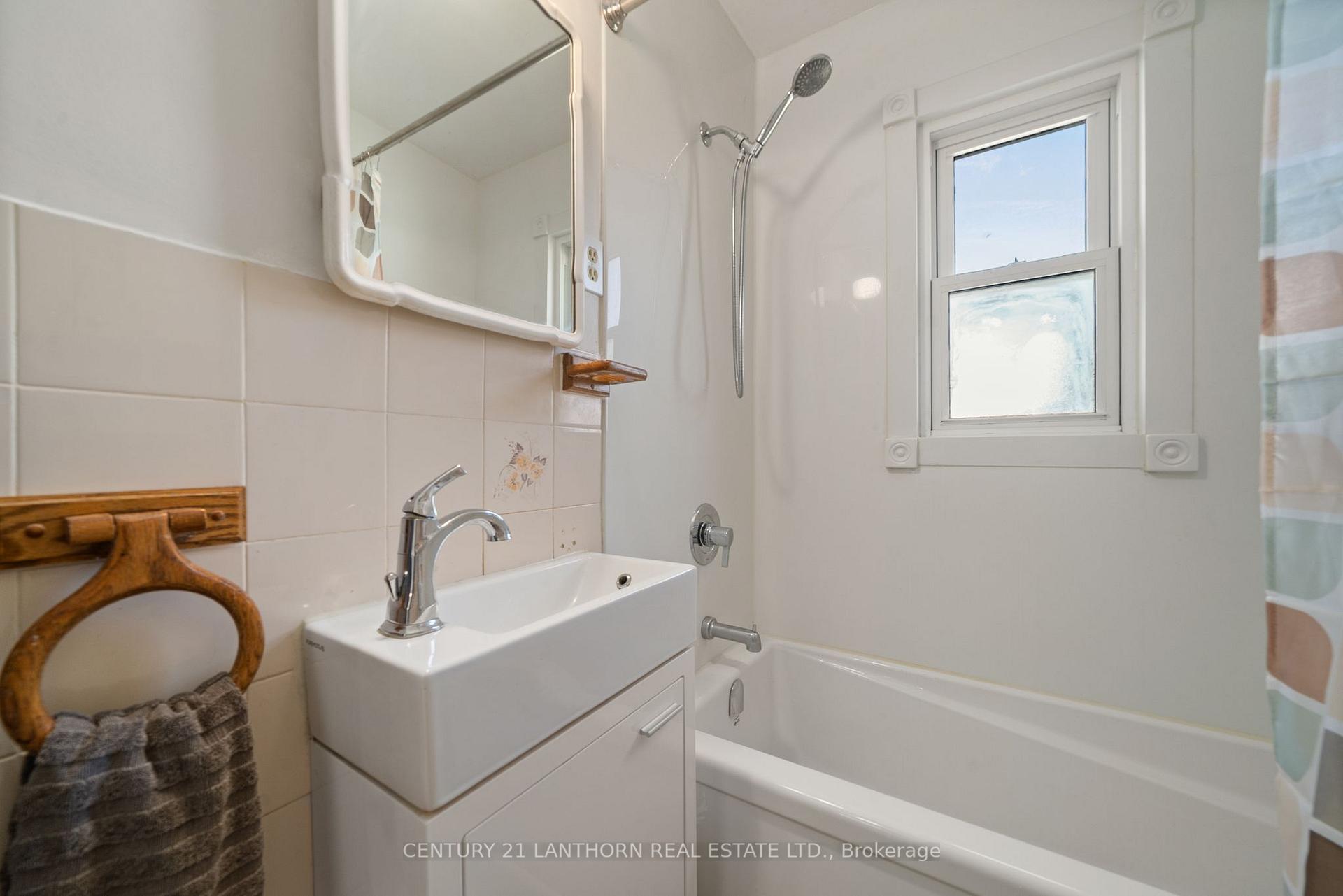 Photo 14 of 138 Stanley Street, Belleville, Belleville Ward — HOMEH