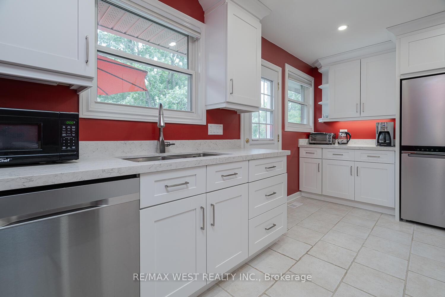 Photo 6 of 142 Cundles Road E, Barrie, Cundles East — HOMEH