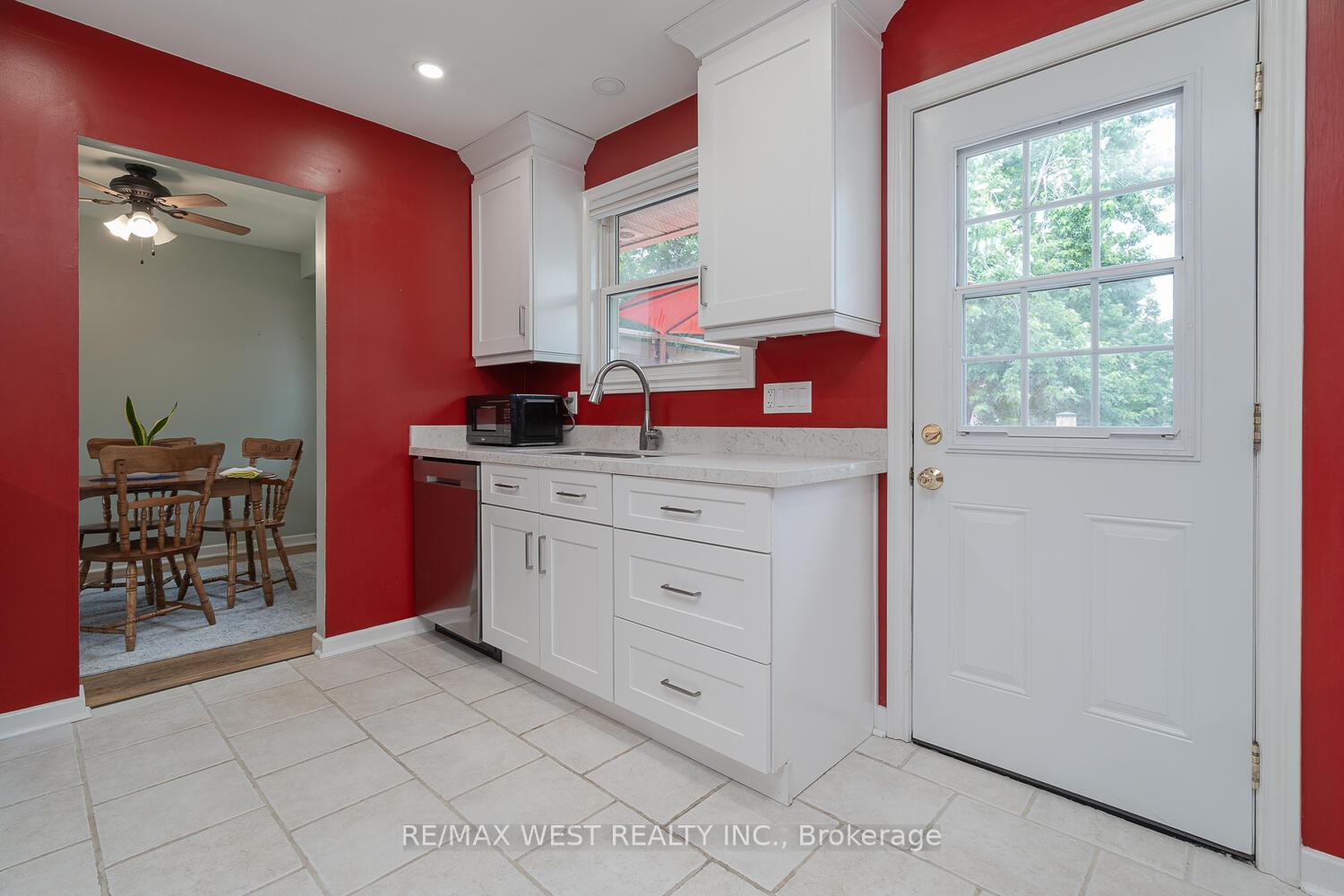 Photo 11 of 142 Cundles Road E, Barrie, Cundles East — HOMEH