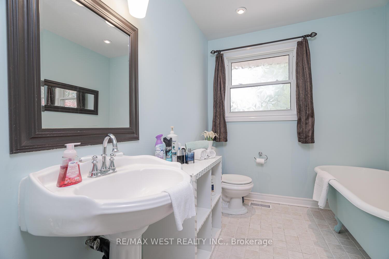 Photo 16 of 142 Cundles Road E, Barrie, Cundles East — HOMEH