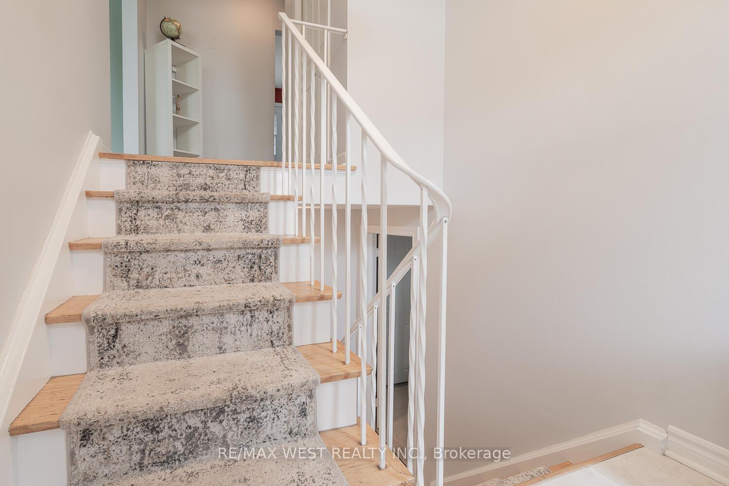 Photo 17 of 142 Cundles Road E, Barrie, Cundles East — HOMEH