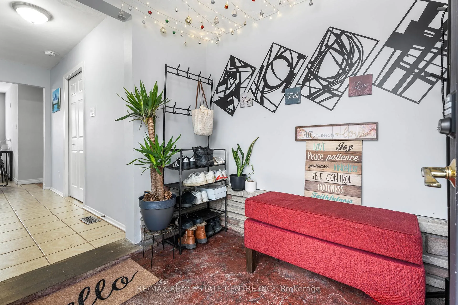 Photo 5 of 953 Upper Sherman Avenue, Hamilton, Lawfield — HOMEH
