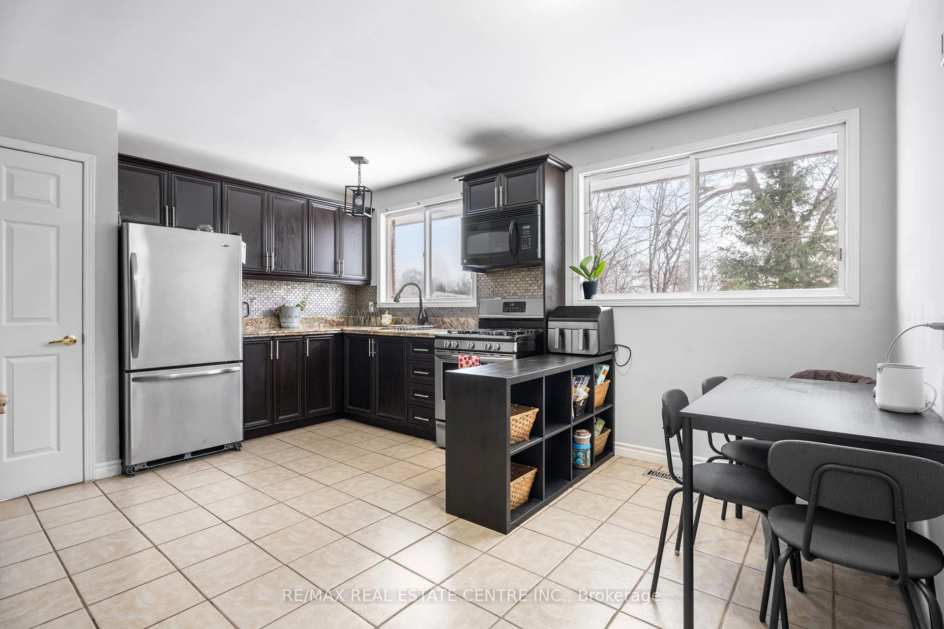 Photo 8 of 953 Upper Sherman Avenue, Hamilton, Lawfield — HOMEH