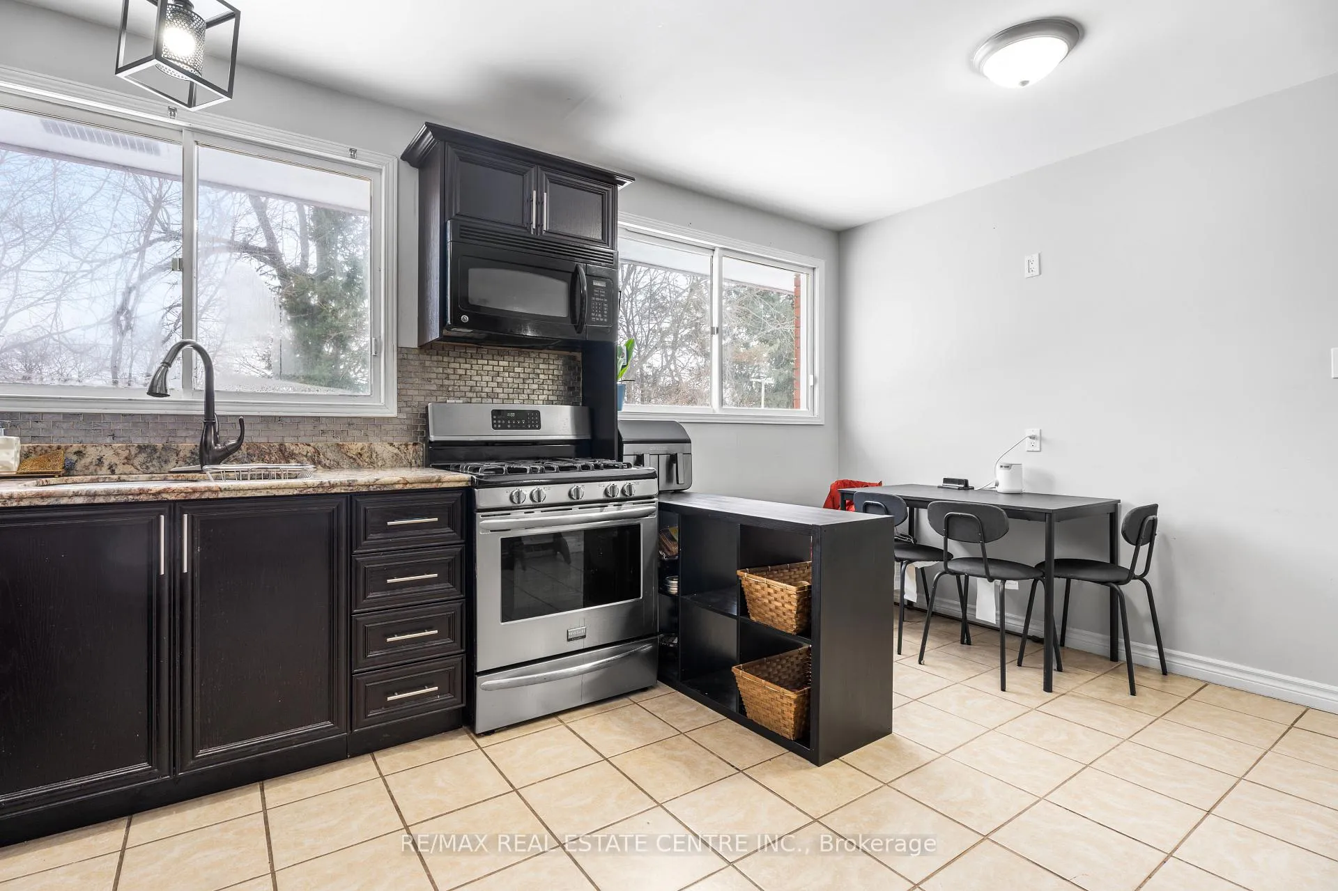 Photo 9 of 953 Upper Sherman Avenue, Hamilton, Lawfield — HOMEH