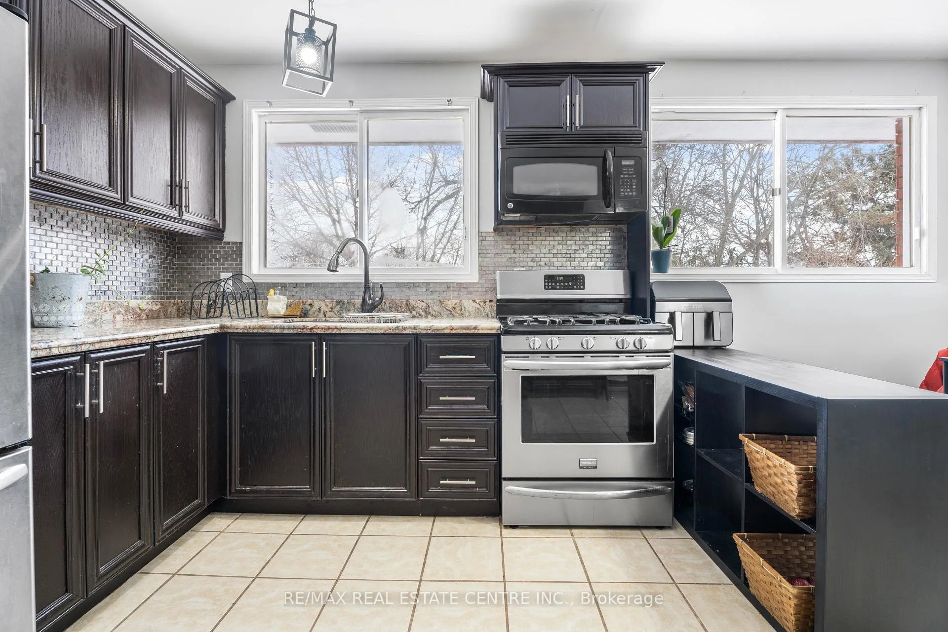 Photo 10 of 953 Upper Sherman Avenue, Hamilton, Lawfield — HOMEH
