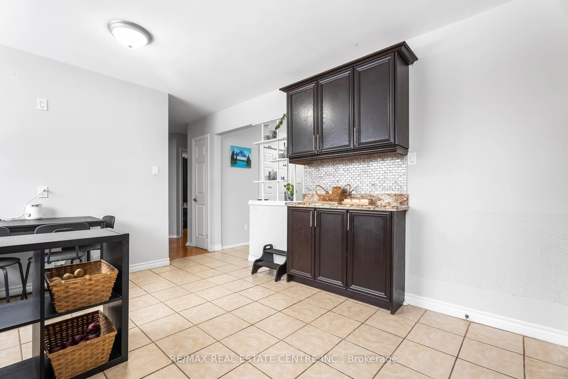 Photo 11 of 953 Upper Sherman Avenue, Hamilton, Lawfield — HOMEH