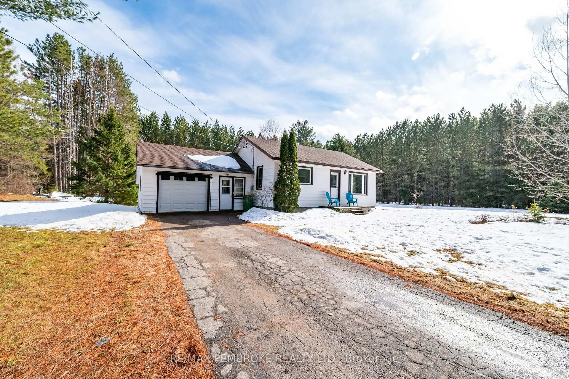 Photo 2 of 613 Airport Road, Petawawa — HOMEH