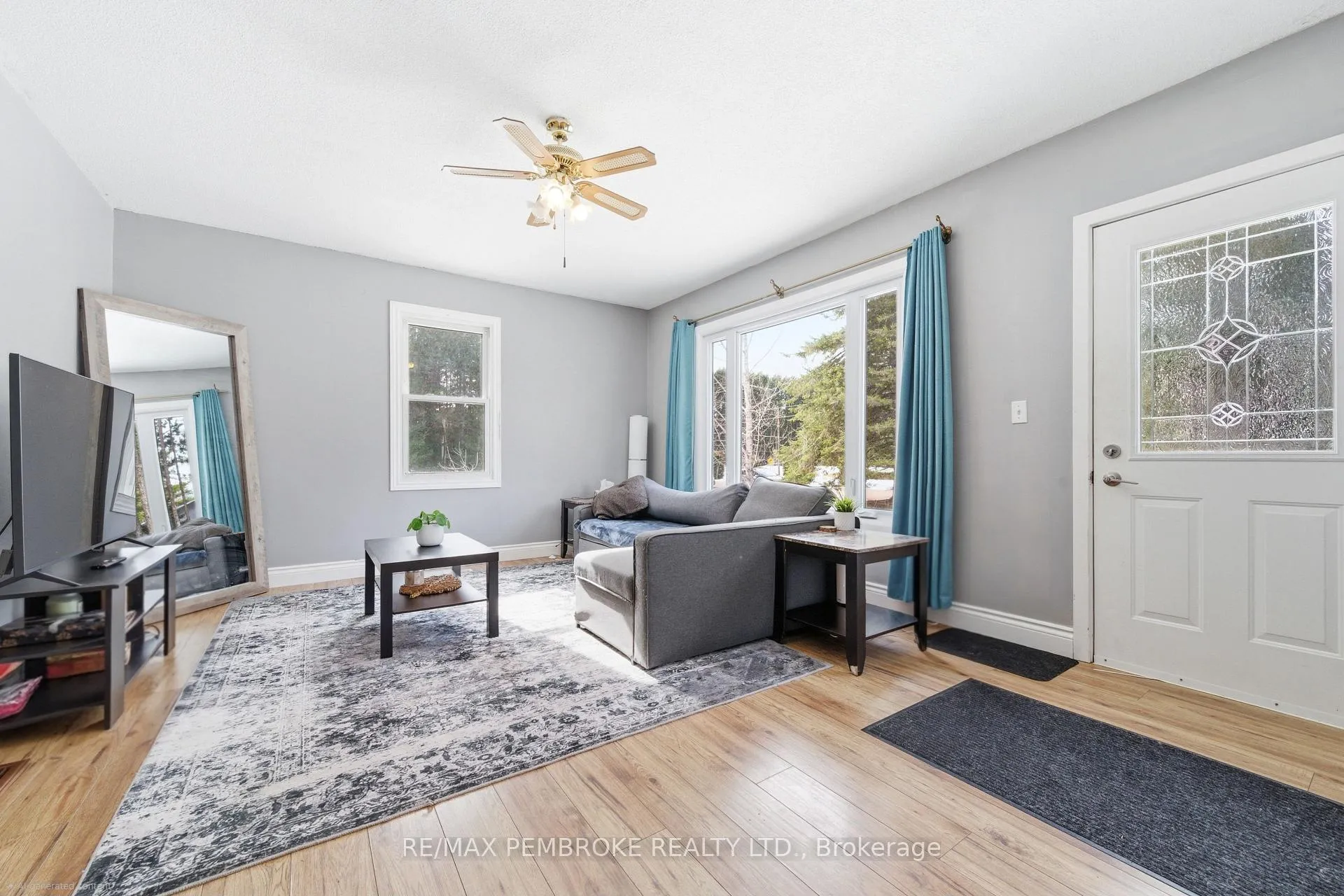 Photo 4 of 613 Airport Road, Petawawa — HOMEH