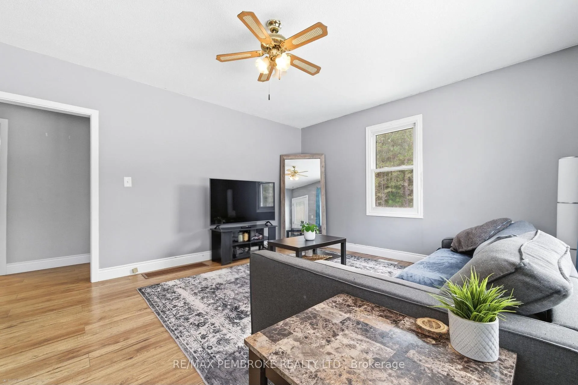 Photo 5 of 613 Airport Road, Petawawa — HOMEH