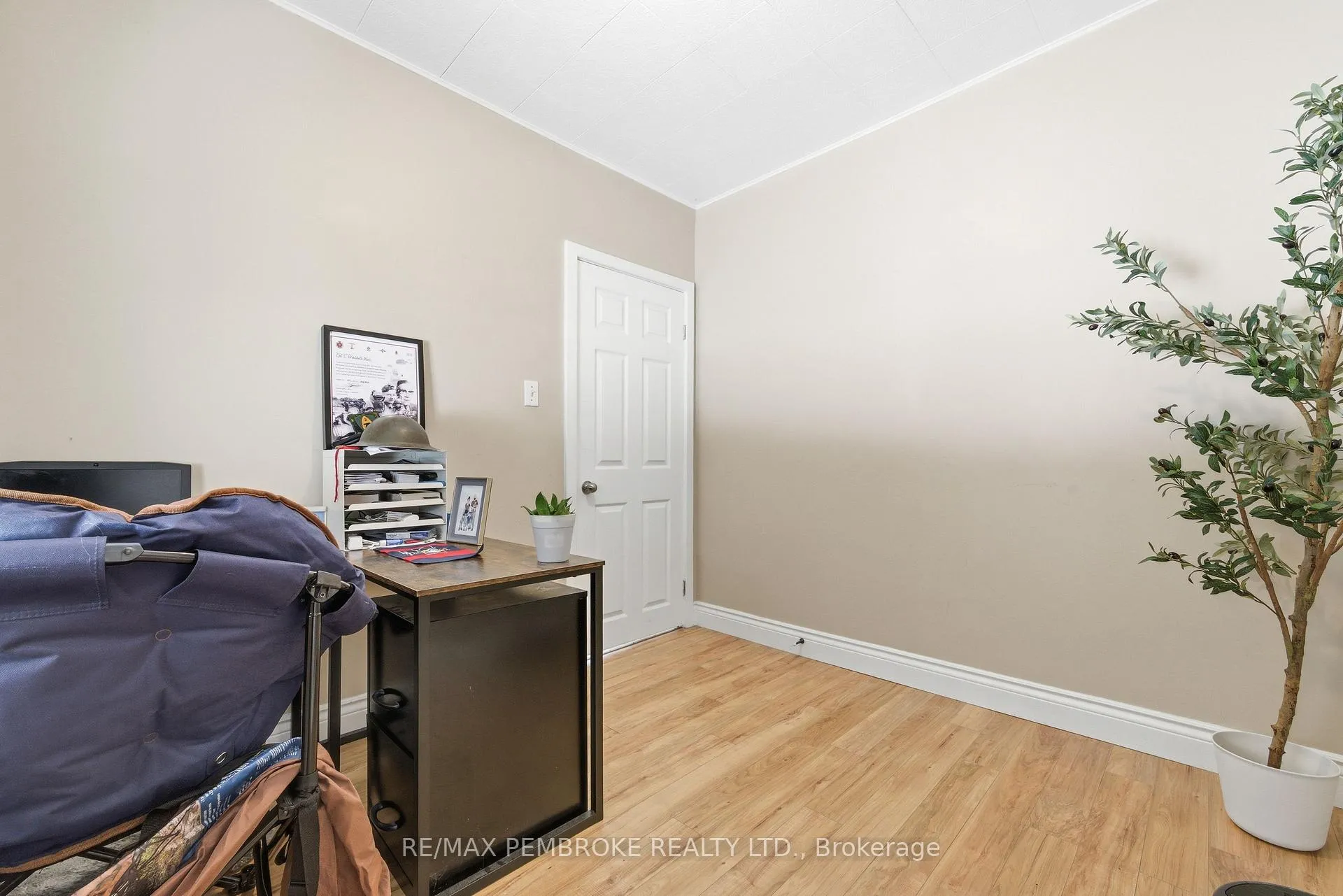 Photo 19 of 613 Airport Road, Petawawa — HOMEH