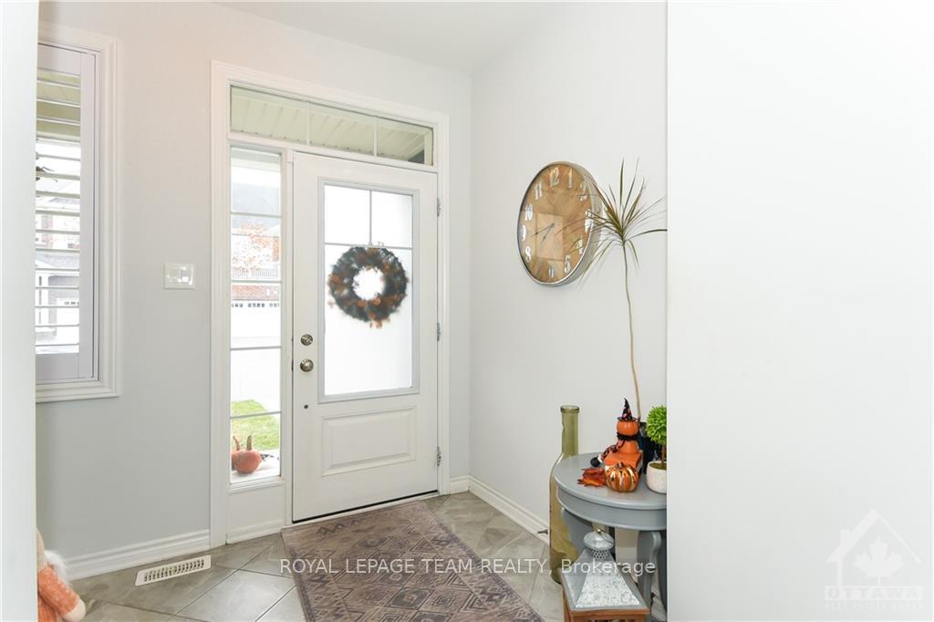 Photo 2 of 35 Oxalis Crescent, Ottawa, Kanata - Emerald Meadows/Trailwest — HOMEH