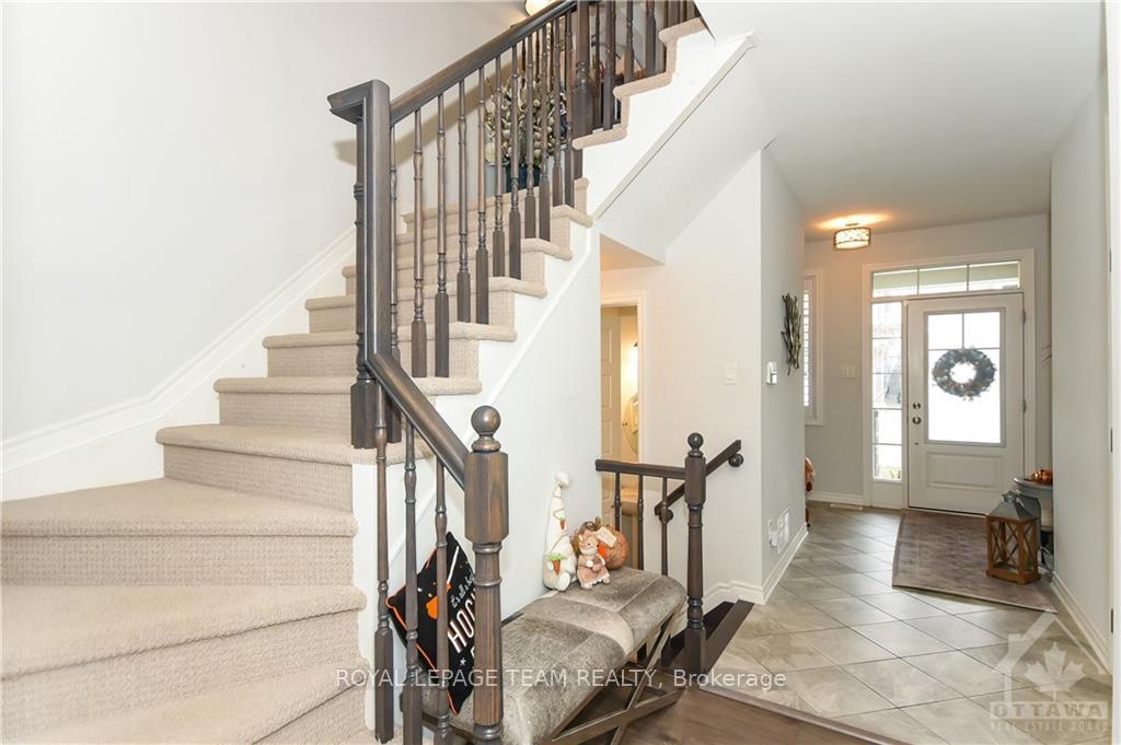 Photo 3 of 35 Oxalis Crescent, Ottawa, Kanata - Emerald Meadows/Trailwest — HOMEH