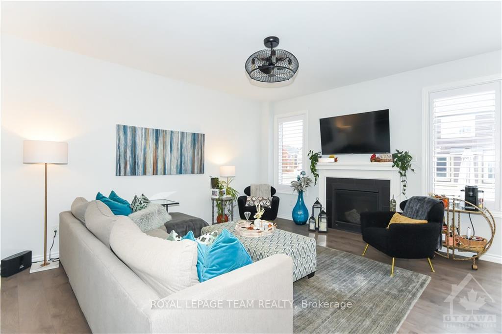 Photo 4 of 35 Oxalis Crescent, Ottawa, Kanata - Emerald Meadows/Trailwest — HOMEH