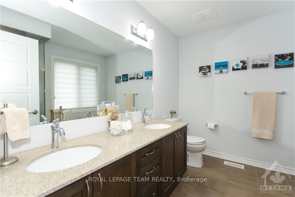 Photo 13 of 35 Oxalis Crescent, Ottawa, Kanata - Emerald Meadows/Trailwest — HOMEH