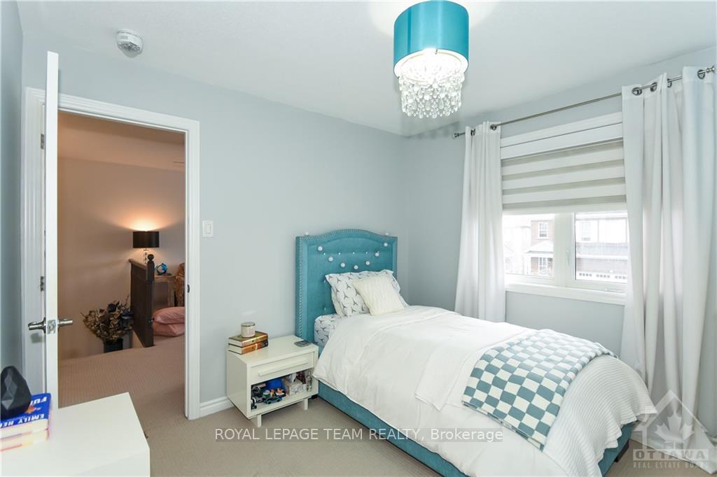 Photo 16 of 35 Oxalis Crescent, Ottawa, Kanata - Emerald Meadows/Trailwest — HOMEH