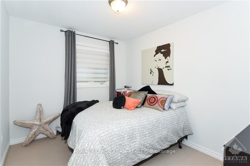 Photo 17 of 35 Oxalis Crescent, Ottawa, Kanata - Emerald Meadows/Trailwest — HOMEH
