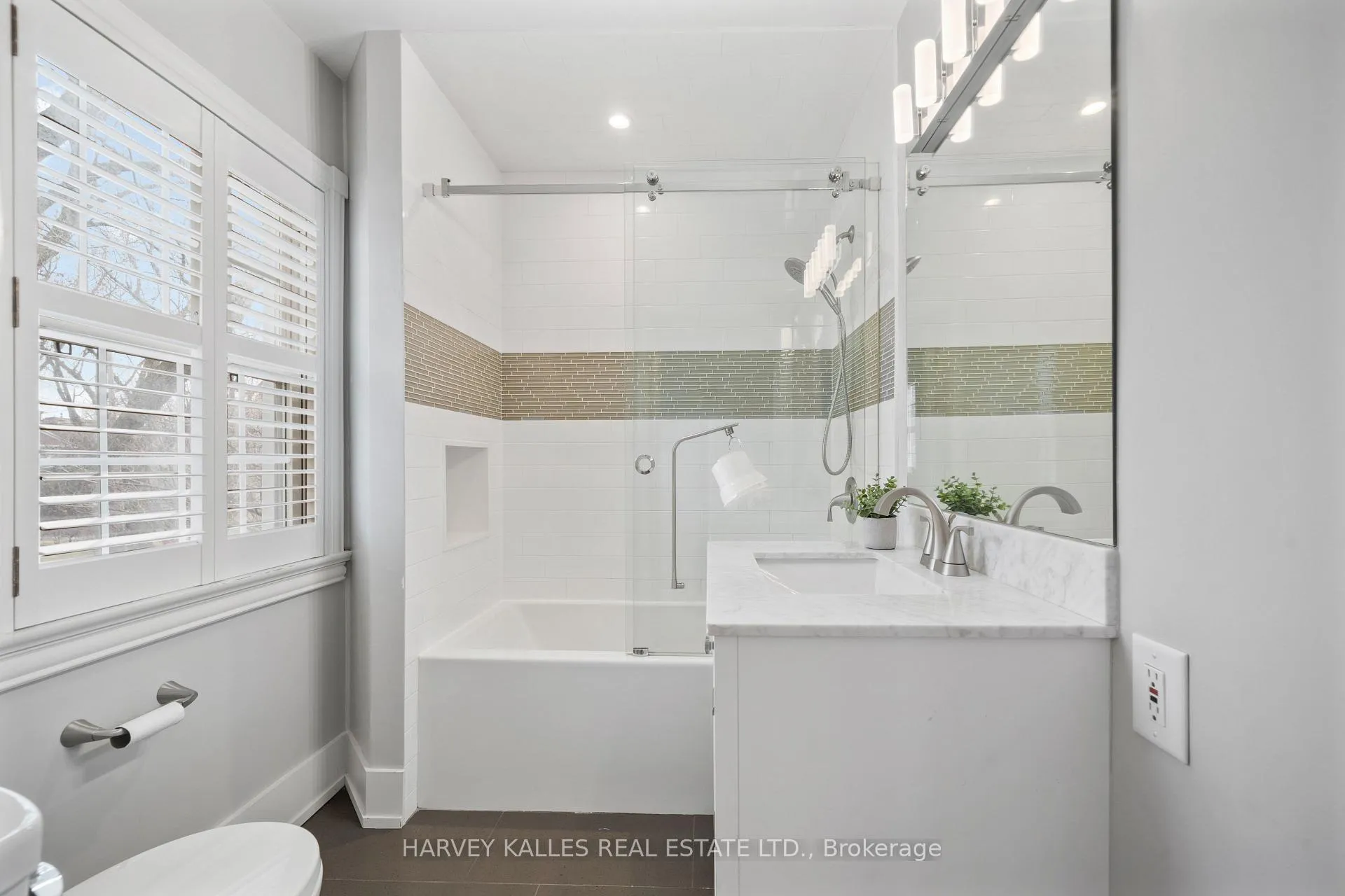 Photo 34 of 268 Cortleigh Boulevard, Toronto, Lawrence Park South — HOMEH