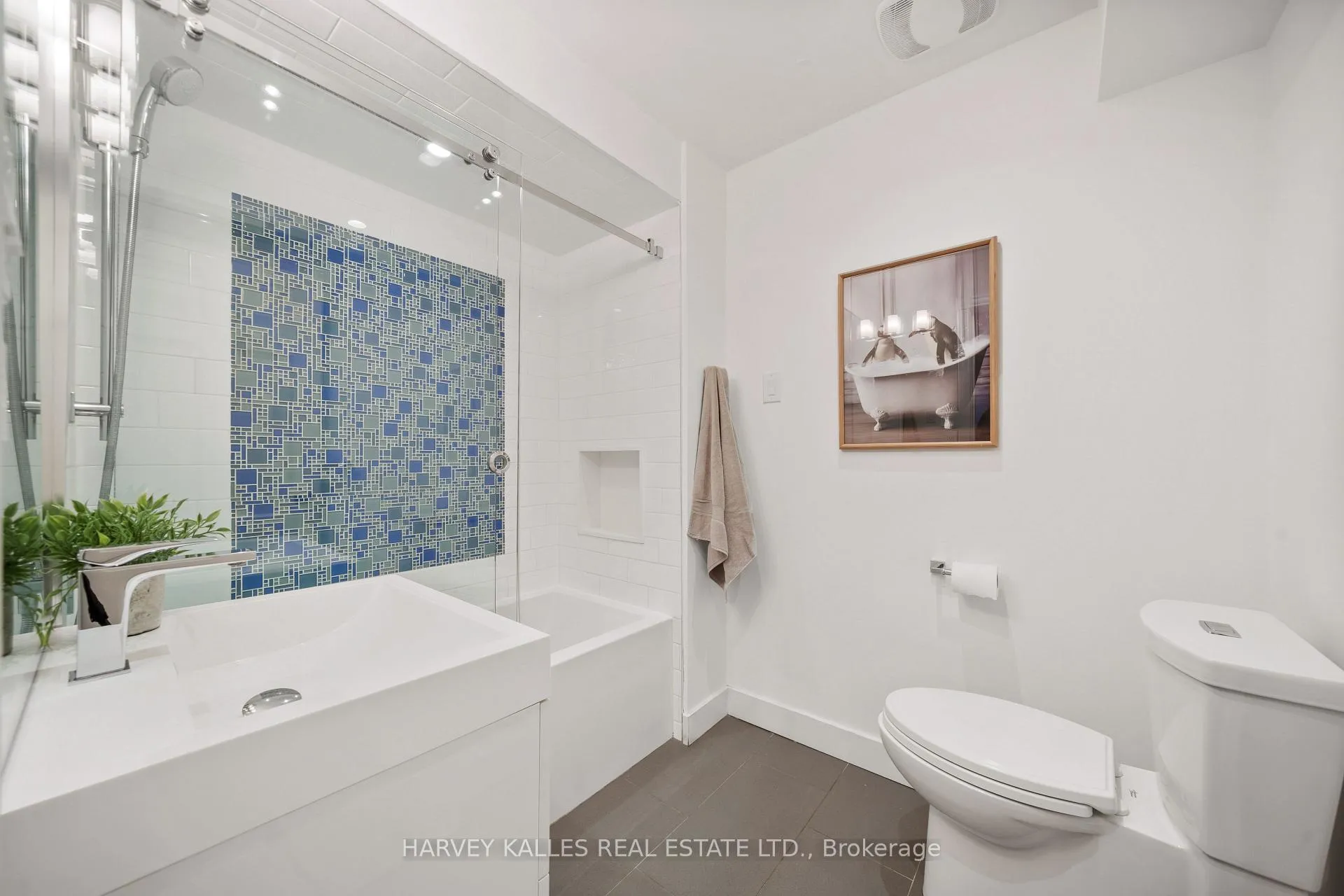 Photo 36 of 268 Cortleigh Boulevard, Toronto, Lawrence Park South — HOMEH