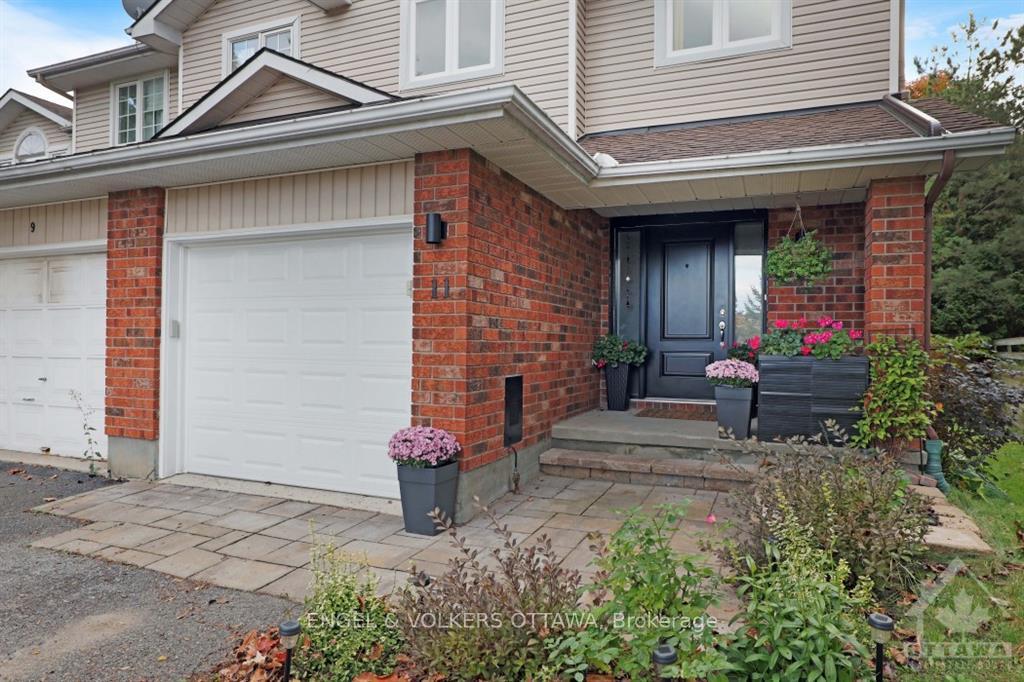 Photo 2 of 11 Windcrest Court, Ottawa, Kanata - Kanata Lakes/Heritage Hills — HOMEH