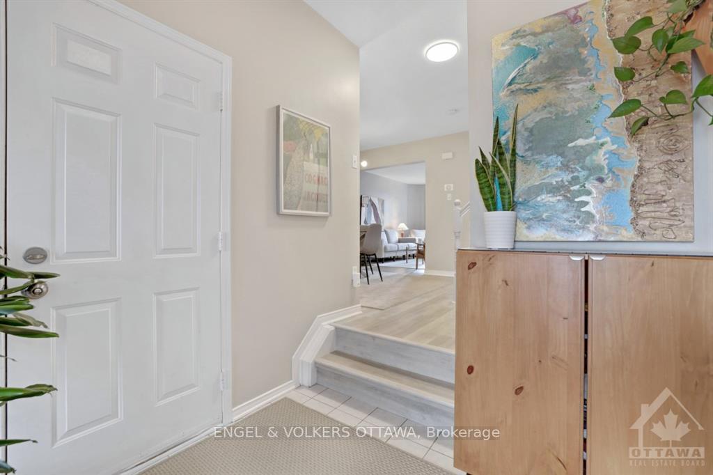 Photo 3 of 11 Windcrest Court, Ottawa, Kanata - Kanata Lakes/Heritage Hills — HOMEH