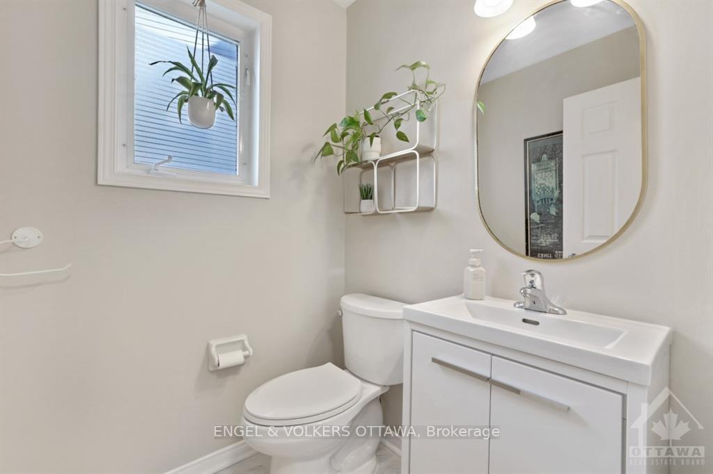 Photo 4 of 11 Windcrest Court, Ottawa, Kanata - Kanata Lakes/Heritage Hills — HOMEH