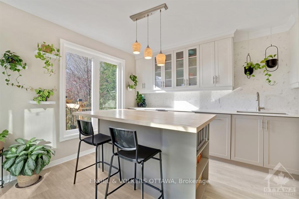 Photo 8 of 11 Windcrest Court, Ottawa, Kanata - Kanata Lakes/Heritage Hills — HOMEH