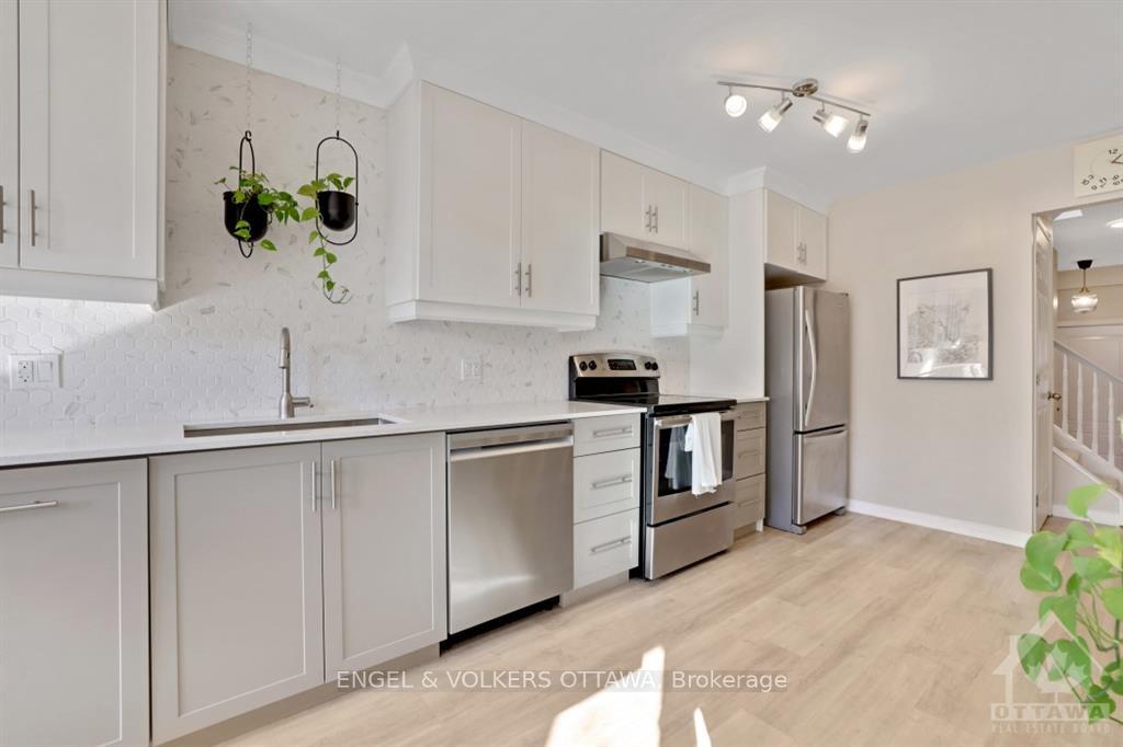 Photo 9 of 11 Windcrest Court, Ottawa, Kanata - Kanata Lakes/Heritage Hills — HOMEH