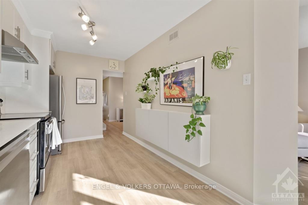 Photo 10 of 11 Windcrest Court, Ottawa, Kanata - Kanata Lakes/Heritage Hills — HOMEH