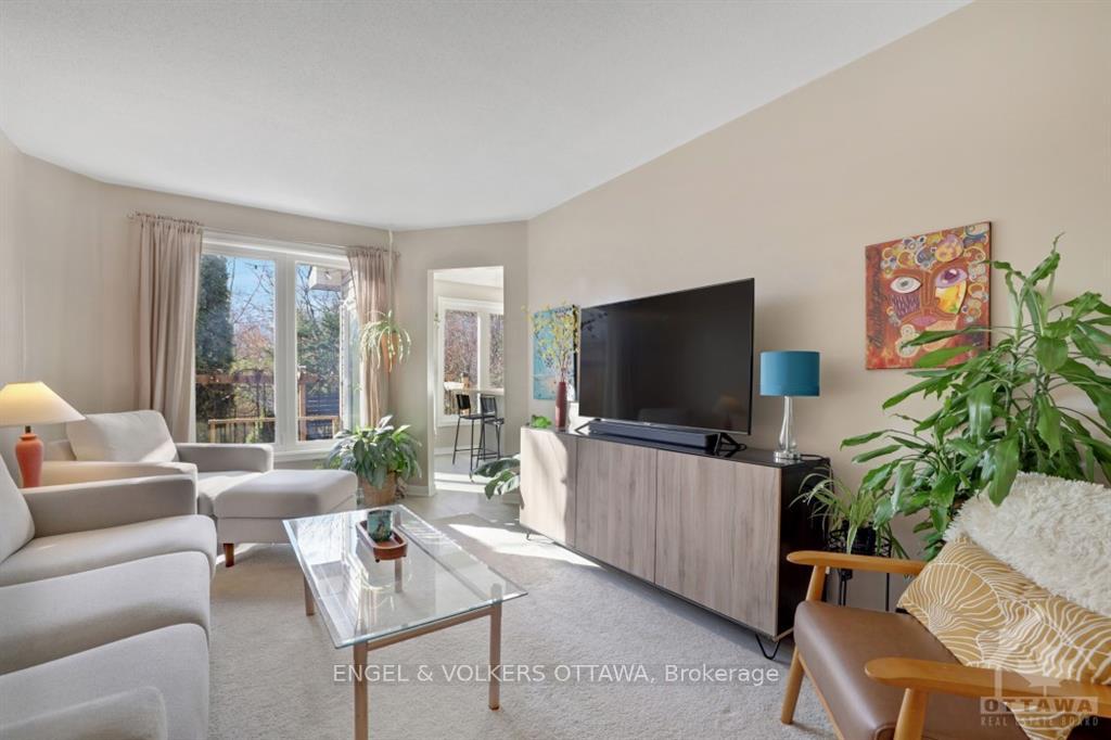 Photo 12 of 11 Windcrest Court, Ottawa, Kanata - Kanata Lakes/Heritage Hills — HOMEH