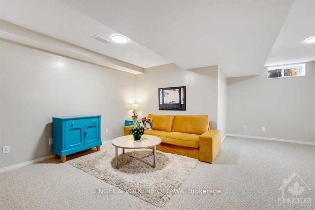 Photo 20 of 11 Windcrest Court, Ottawa, Kanata - Kanata Lakes/Heritage Hills — HOMEH