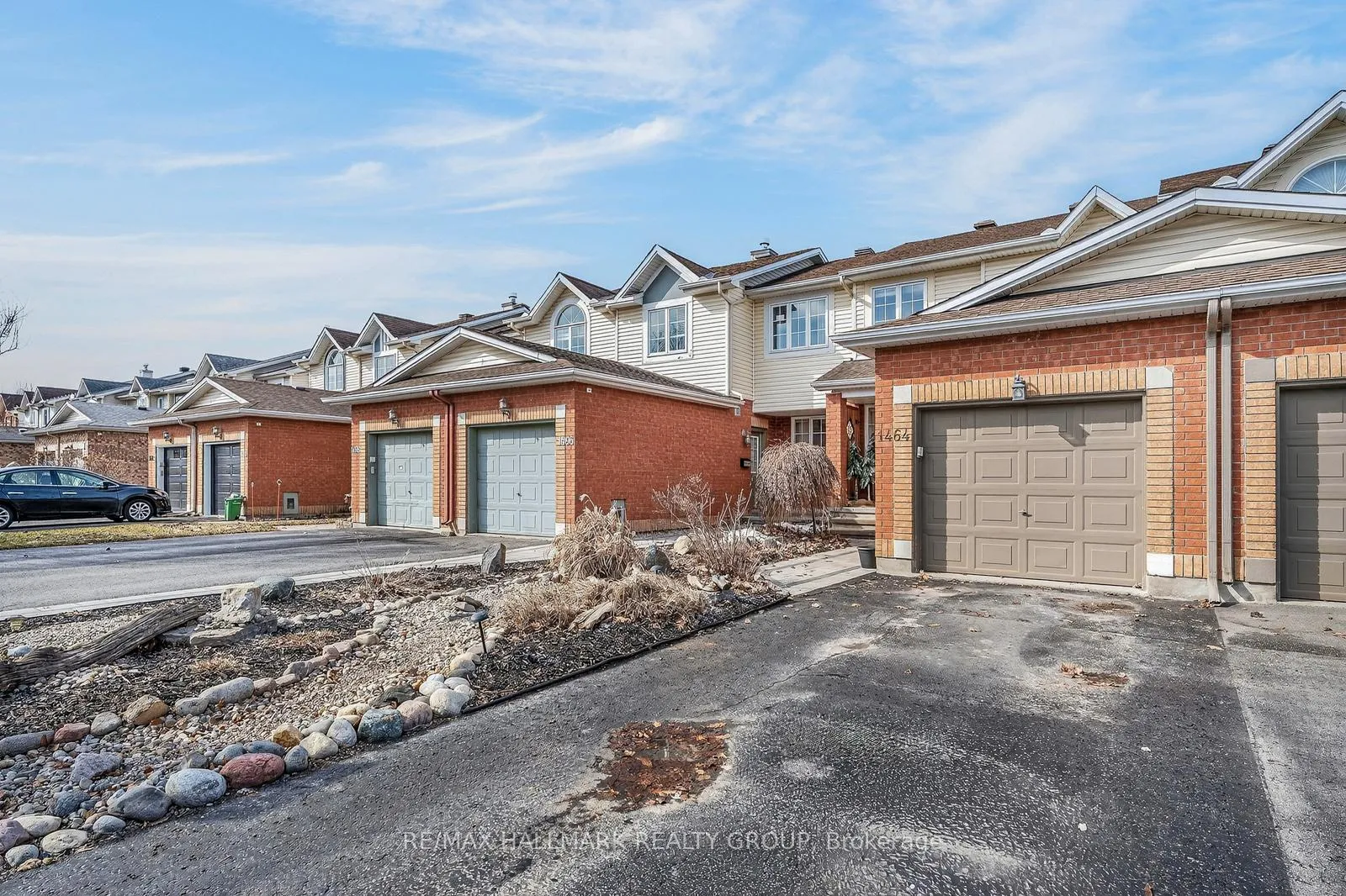 Photo 3 of 1464 Bonneville Crescent, Ottawa, Orleans/Sunridge — HOMEH