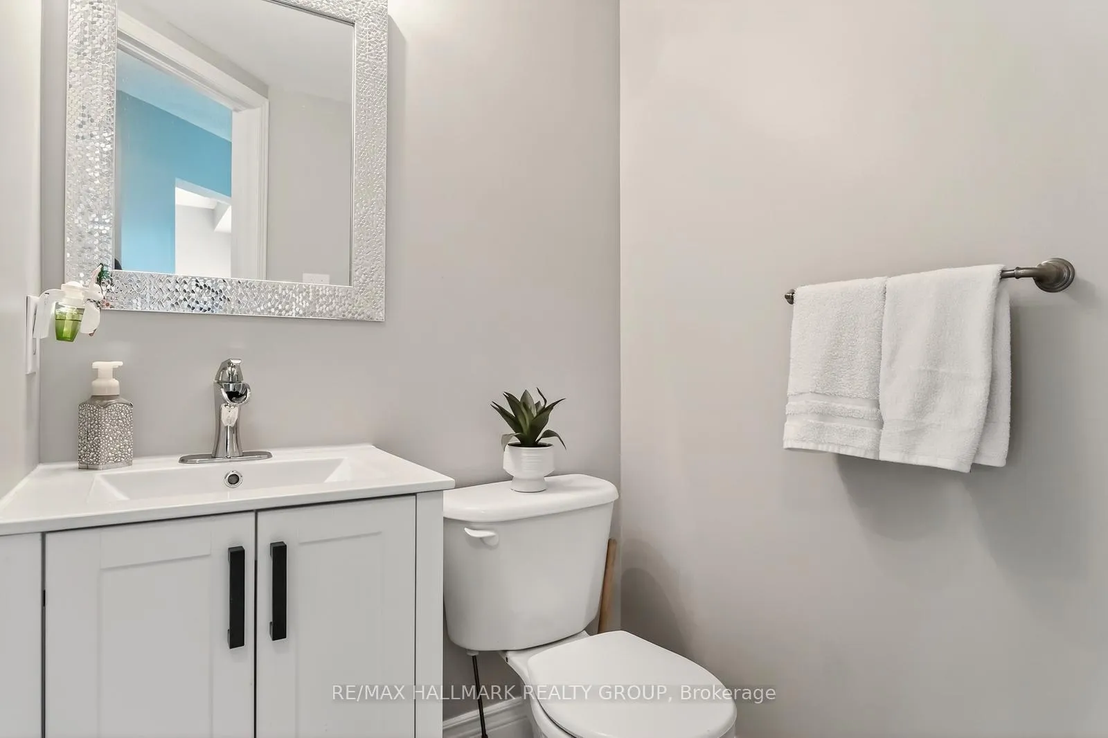 Photo 7 of 1464 Bonneville Crescent, Ottawa, Orleans/Sunridge — HOMEH